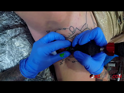 ❤️ Extremamente tatuada, a brasa Sully Savage fez uma tatuagem no seu clítoris ️ Porno doméstico em pt.sfera-uslug39.ru ❌️❤